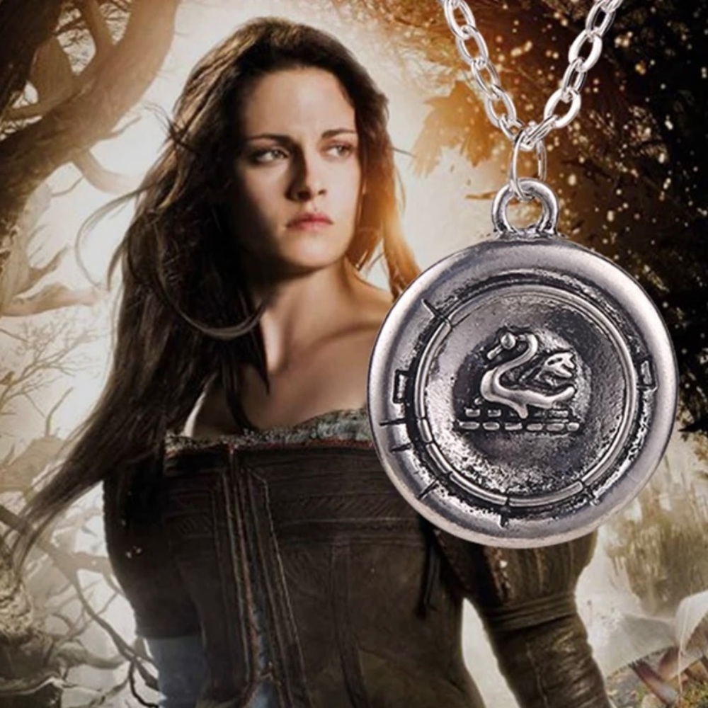 Vampire Diaries Bella Swan amulet necklace.